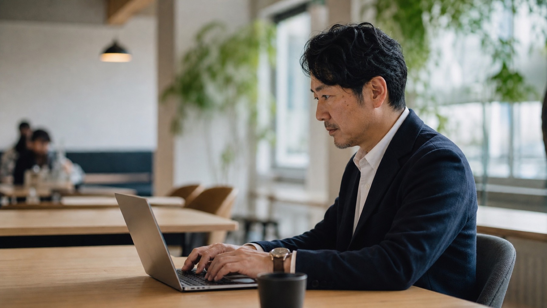 ノートPCで自分のLPを作る経営者